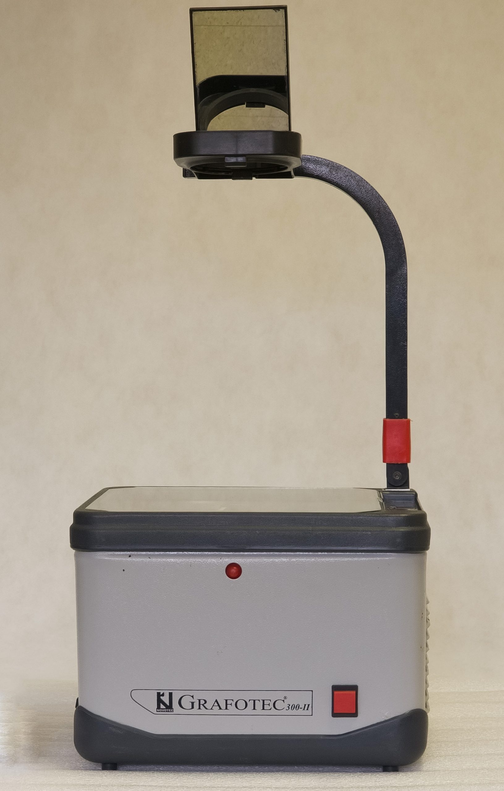 Retroprojetor Novotec Grafotec 300 – II